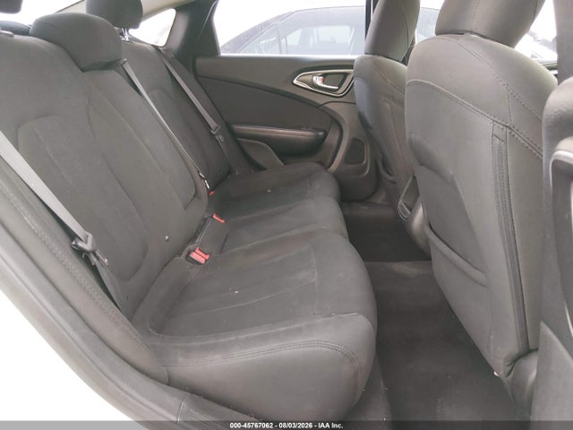 2015 Chrysler 200 Limited მანქანა იყიდება აუქციონზე, vin: 1C3CCCAB5FN742318, აუქციონის ნომერი: 45767062