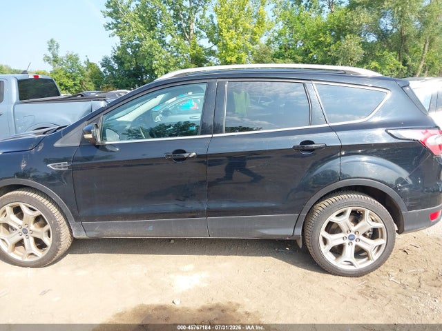 45767184 :رقم المزاد ، 1FMCU9J90JUA21603 vin ، 2018 Ford Escape Titanium مزاد بيع