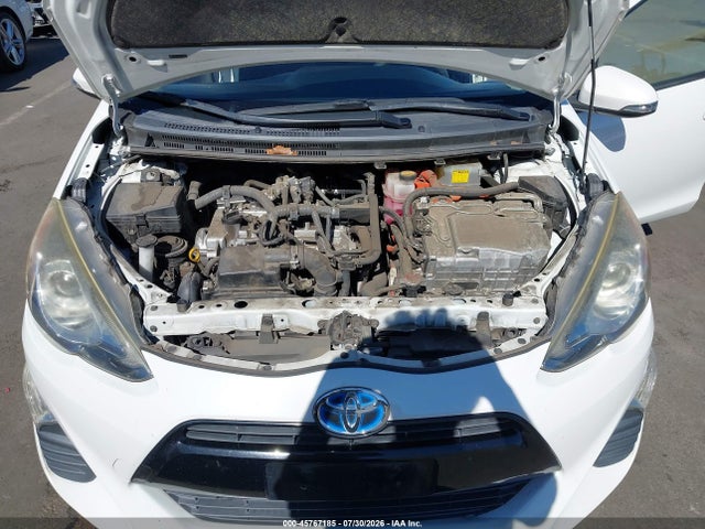 Toyota Prius C Three 2016 JTDKDTB33G1588969 Image 10