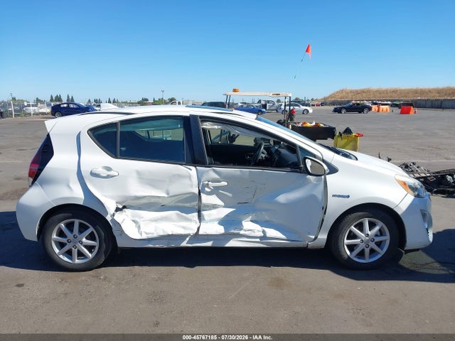 Toyota Prius C Three 2016 JTDKDTB33G1588969 Image 13