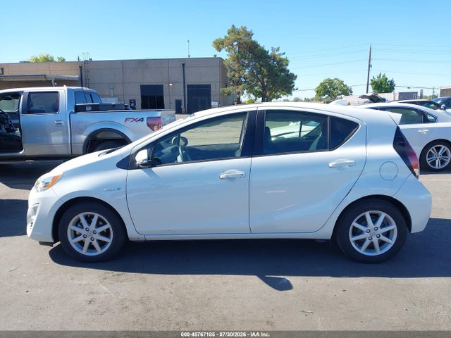 Toyota Prius C Three 2016 JTDKDTB33G1588969 Image 14