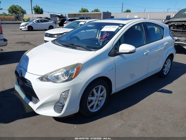 Toyota Prius C Three 2016 JTDKDTB33G1588969 Image 2