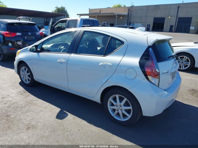 Toyota Prius C Three 2016 JTDKDTB33G1588969 Image 3