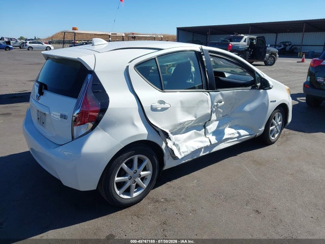 Toyota Prius C Three 2016 JTDKDTB33G1588969 Image 4