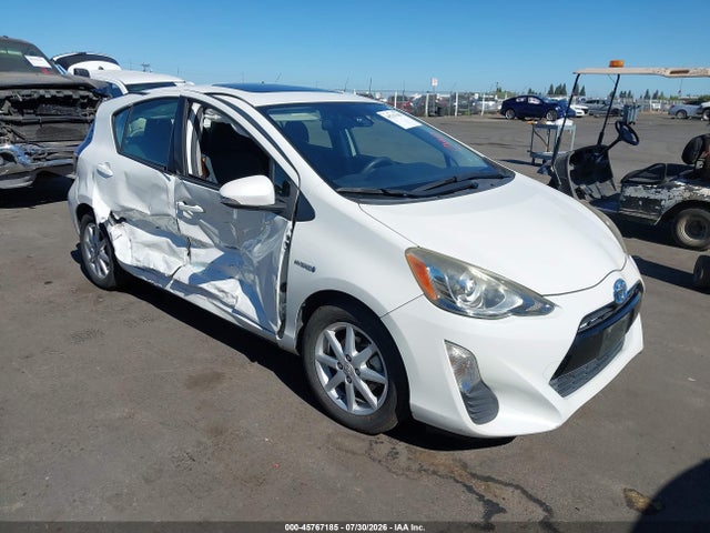 Toyota Prius C Three 2016 JTDKDTB33G1588969 Image 6