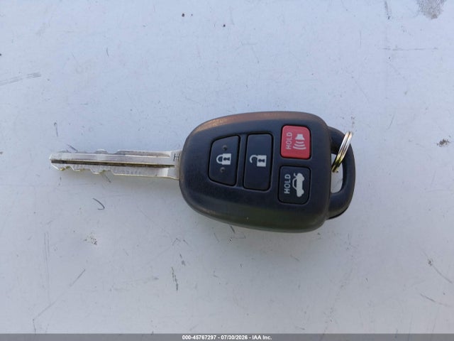 2T1BURHE6JC077982 Toyota COROLLA LE