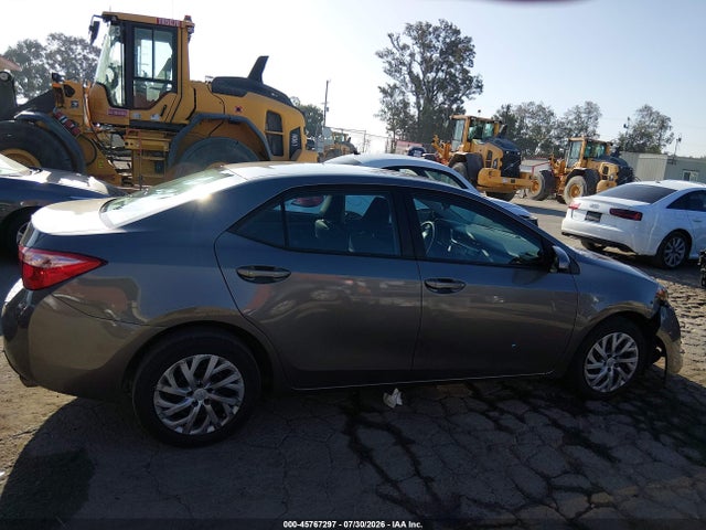 2T1BURHE6JC077982 Toyota COROLLA LE