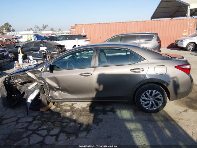 2T1BURHE6JC077982 Toyota COROLLA LE