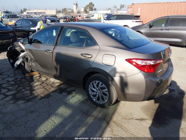 2T1BURHE6JC077982 Toyota COROLLA LE