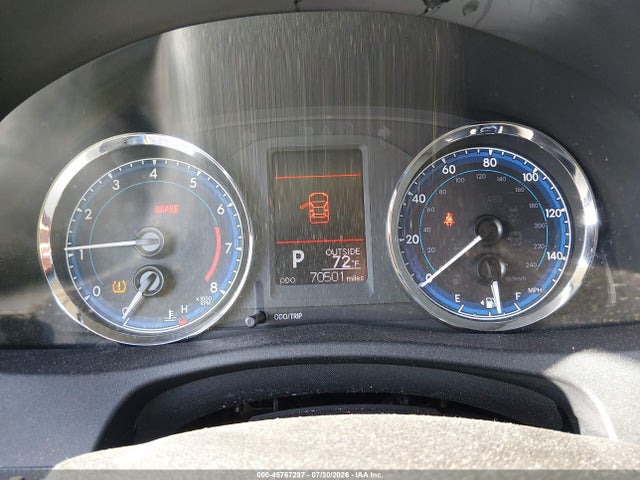 2T1BURHE6JC077982 Toyota COROLLA LE