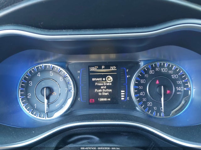 2015 Chrysler 200 Limited მანქანა იყიდება აუქციონზე, vin: 1C3CCCAB8FN587442, აუქციონის ნომერი: 45767438