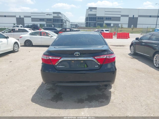 45767539 :رقم المزاد ، 4T1BF1FK0HU400176 vin ، 2017 Toyota Camry Se مزاد بيع
