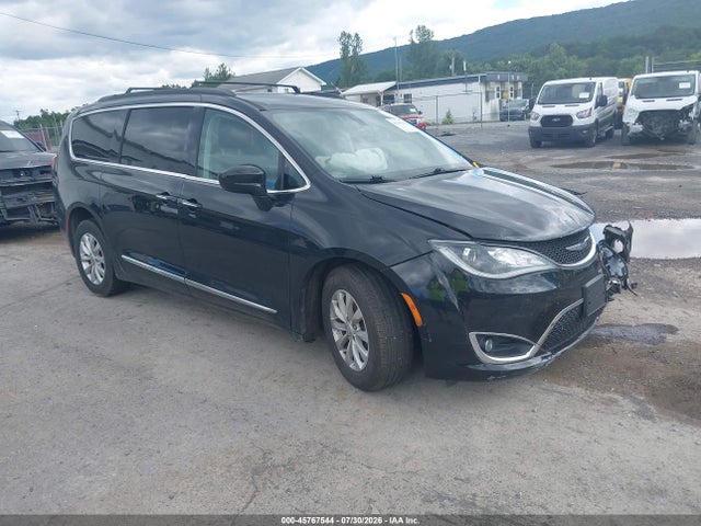 45767544 :رقم المزاد ، 2C4RC1BG6HR721908 vin ، 2017 Chrysler Pacifica Touring-l مزاد بيع