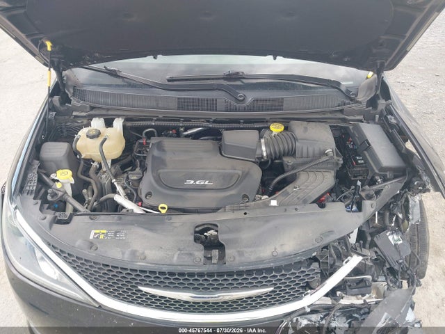45767544 :رقم المزاد ، 2C4RC1BG6HR721908 vin ، 2017 Chrysler Pacifica Touring-l مزاد بيع
