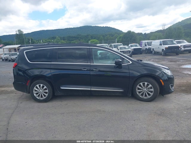 45767544 :رقم المزاد ، 2C4RC1BG6HR721908 vin ، 2017 Chrysler Pacifica Touring-l مزاد بيع