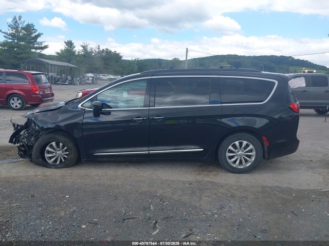 45767544 :رقم المزاد ، 2C4RC1BG6HR721908 vin ، 2017 Chrysler Pacifica Touring-l مزاد بيع