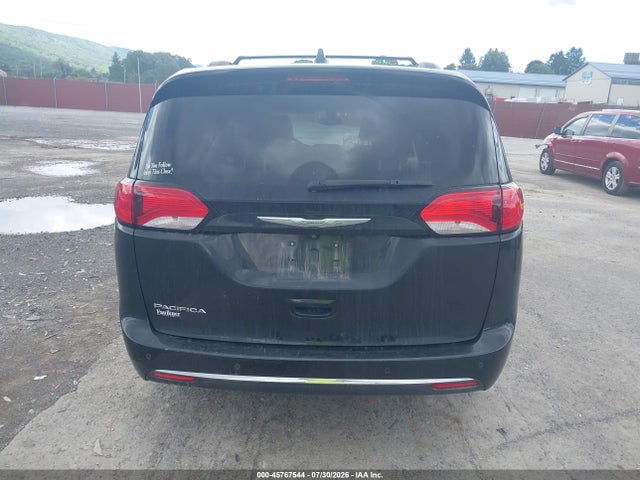 45767544 :رقم المزاد ، 2C4RC1BG6HR721908 vin ، 2017 Chrysler Pacifica Touring-l مزاد بيع