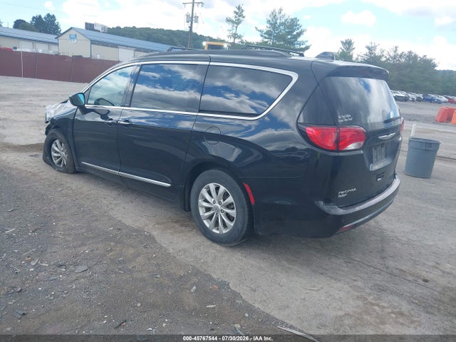 45767544 :رقم المزاد ، 2C4RC1BG6HR721908 vin ، 2017 Chrysler Pacifica Touring-l مزاد بيع