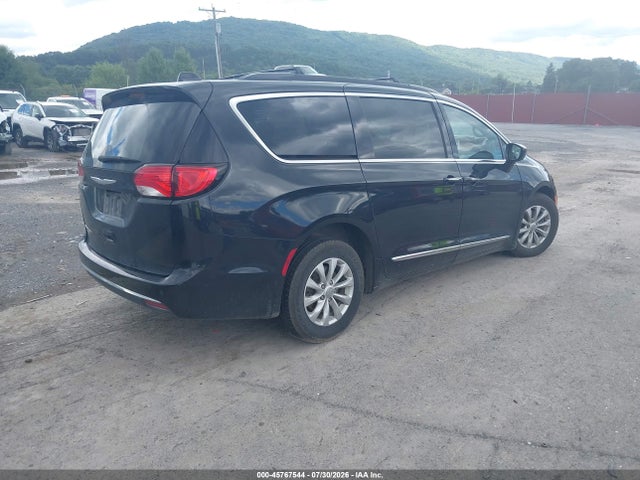 45767544 :رقم المزاد ، 2C4RC1BG6HR721908 vin ، 2017 Chrysler Pacifica Touring-l مزاد بيع