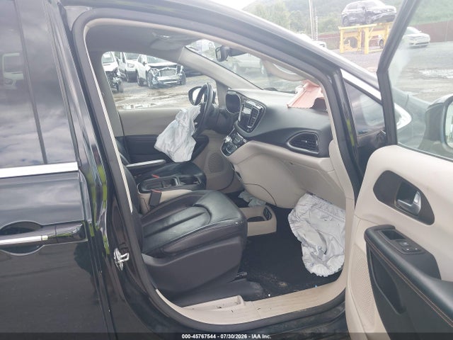 45767544 :رقم المزاد ، 2C4RC1BG6HR721908 vin ، 2017 Chrysler Pacifica Touring-l مزاد بيع