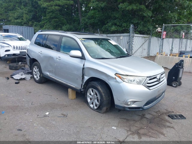 2013 Toyota Highlander Se V6 მანქანა იყიდება აუქციონზე, vin: 5TDBK3EH1DS252586, აუქციონის ნომერი: 45767622