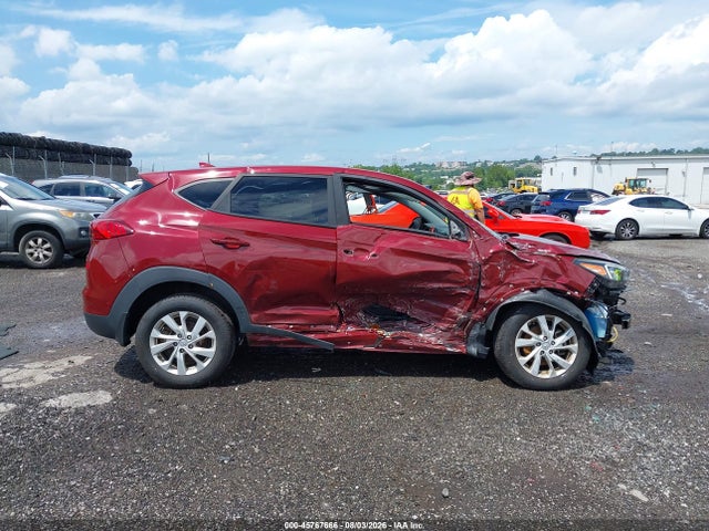 KM8J2CA42LU144031 Hyundai TUCSON SE
