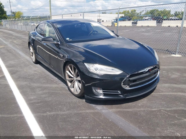 45768007 :رقم المزاد ، 5YJSA1CP8DFP06533 vin ، 2013 Tesla Model S Performance مزاد بيع