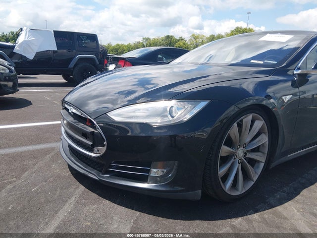 45768007 :رقم المزاد ، 5YJSA1CP8DFP06533 vin ، 2013 Tesla Model S Performance مزاد بيع
