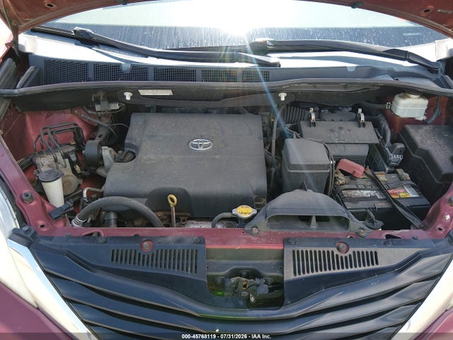 2014 Toyota Sienna Le V6 8 Passenger მანქანა იყიდება აუქციონზე, vin: 5TDKK3DC2ES440704, აუქციონის ნომერი: 45768119
