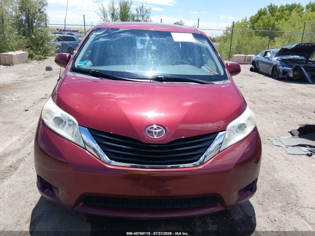 2014 Toyota Sienna Le V6 8 Passenger მანქანა იყიდება აუქციონზე, vin: 5TDKK3DC2ES440704, აუქციონის ნომერი: 45768119