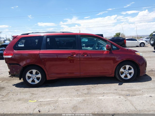 2014 Toyota Sienna Le V6 8 Passenger მანქანა იყიდება აუქციონზე, vin: 5TDKK3DC2ES440704, აუქციონის ნომერი: 45768119