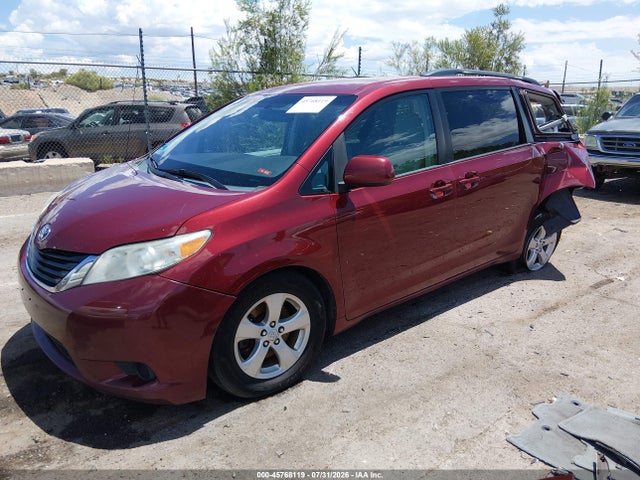 2014 Toyota Sienna Le V6 8 Passenger მანქანა იყიდება აუქციონზე, vin: 5TDKK3DC2ES440704, აუქციონის ნომერი: 45768119