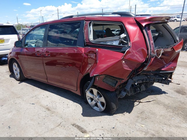 2014 Toyota Sienna Le V6 8 Passenger მანქანა იყიდება აუქციონზე, vin: 5TDKK3DC2ES440704, აუქციონის ნომერი: 45768119