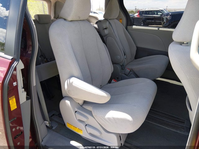 2014 Toyota Sienna Le V6 8 Passenger მანქანა იყიდება აუქციონზე, vin: 5TDKK3DC2ES440704, აუქციონის ნომერი: 45768119