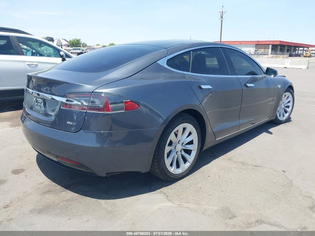 Tesla Model S 60d/70d/75d/85d/90d 2016 5YJSA1E20GF143872 Image 4