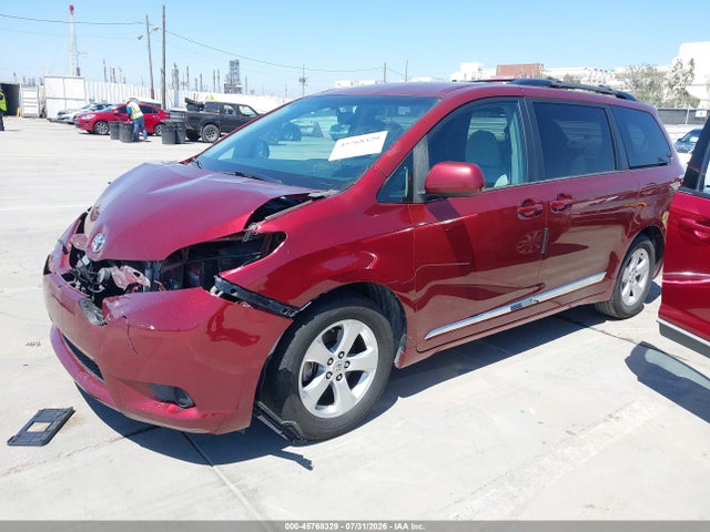 Toyota Sienna Le 8 Passenger 2017 5TDKZ3DC9HS817481 Image 2