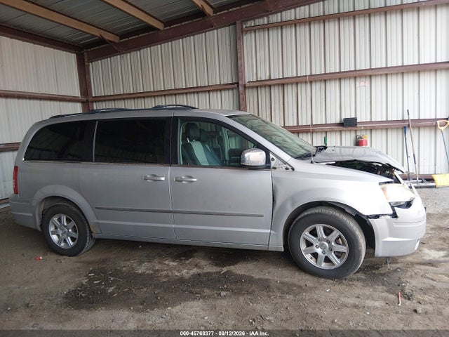2010 Chrysler Town & Country Touring Plus მანქანა იყიდება აუქციონზე, vin: 2A4RR8D16AR494834, აუქციონის ნომერი: 45768377