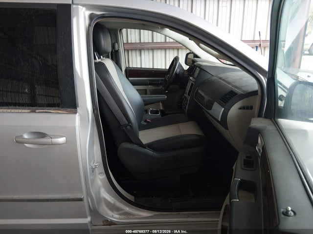 2010 Chrysler Town & Country Touring Plus მანქანა იყიდება აუქციონზე, vin: 2A4RR8D16AR494834, აუქციონის ნომერი: 45768377