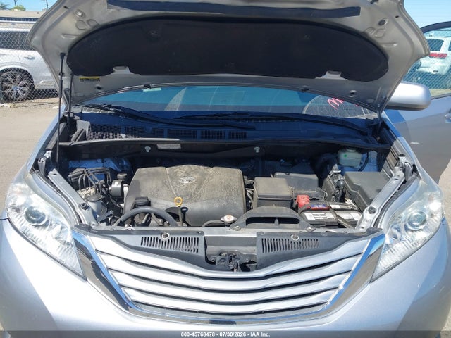 45768478 :رقم المزاد ، 5TDKZ3DC5HS881078 vin ، 2017 Toyota Sienna Le 8 Passenger مزاد بيع