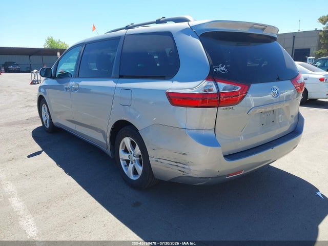45768478 :رقم المزاد ، 5TDKZ3DC5HS881078 vin ، 2017 Toyota Sienna Le 8 Passenger مزاد بيع