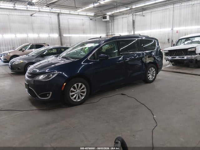 2019 Chrysler Pacifica Touring Plus მანქანა იყიდება აუქციონზე, vin: 2C4RC1FGXKR598146, აუქციონის ნომერი: 45768561