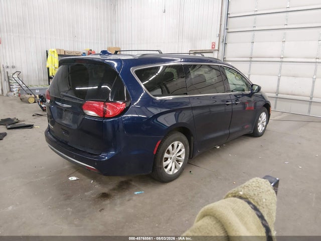 2019 Chrysler Pacifica Touring Plus მანქანა იყიდება აუქციონზე, vin: 2C4RC1FGXKR598146, აუქციონის ნომერი: 45768561