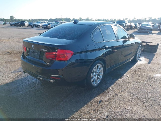 45768664 :رقم المزاد ، WBA8E1G35HNU15451 vin ، 2017 Bmw 320i مزاد بيع