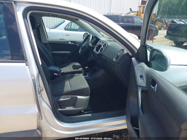 2011 Volkswagen Tiguan S მანქანა იყიდება აუქციონზე, vin: WVGAV7AX4BW525732, აუქციონის ნომერი: 45768695
