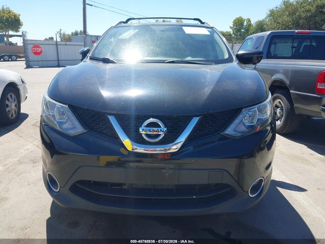 JN1BJ1CR6HW114327 Nissan Rogue Sport Sv