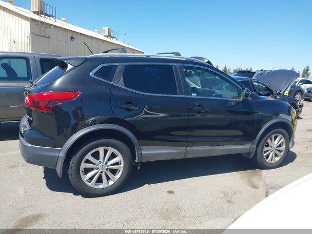 JN1BJ1CR6HW114327 Nissan Rogue Sport Sv