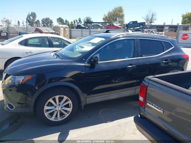JN1BJ1CR6HW114327 Nissan Rogue Sport Sv