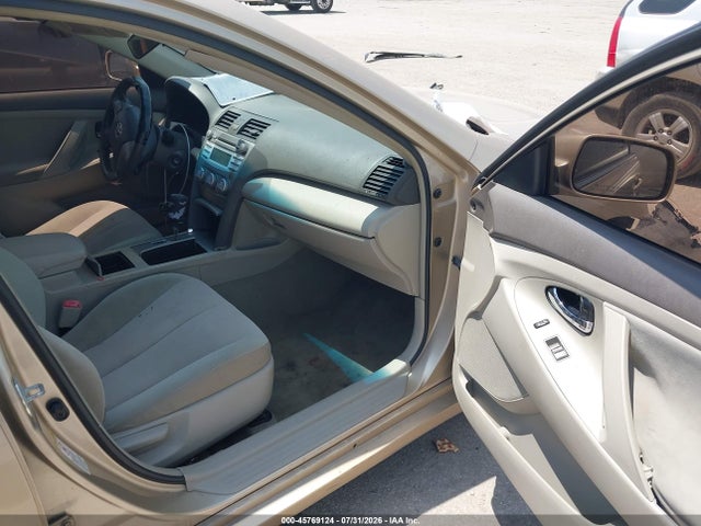 45769124 :رقم المزاد ، 4T1BF3EK3BU770297 vin ، 2011 Toyota Camry Le مزاد بيع
