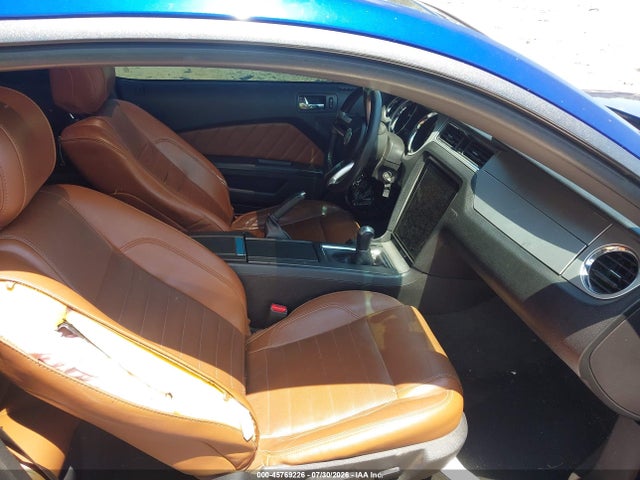 45769226 :رقم المزاد ، 1ZVBP8AM3E5317945 vin ، 2014 Ford Mustang V6 Premium مزاد بيع