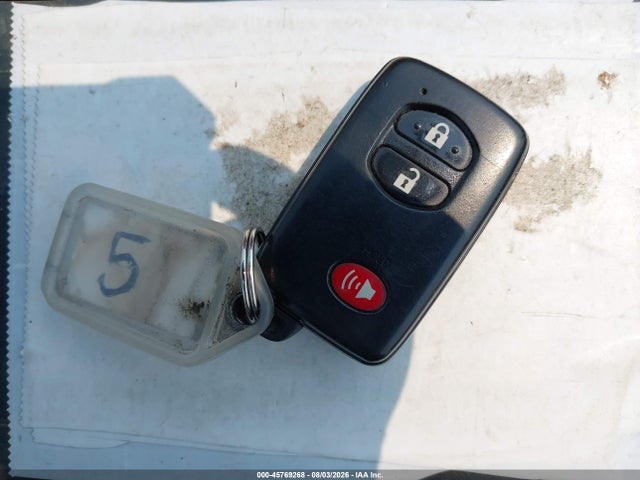 Продаж на аукціоні авто 2015 Toyota Prius V Two, vin: JTDZN3EU2FJ018430, номер лоту: 45769268